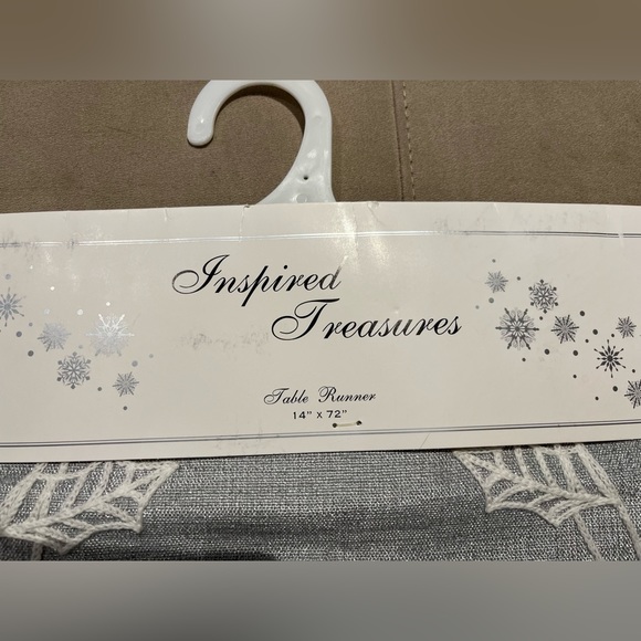 Winter themed table runner - Picture 4 of 5